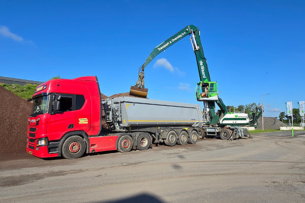 Transport van los gestort materiaal